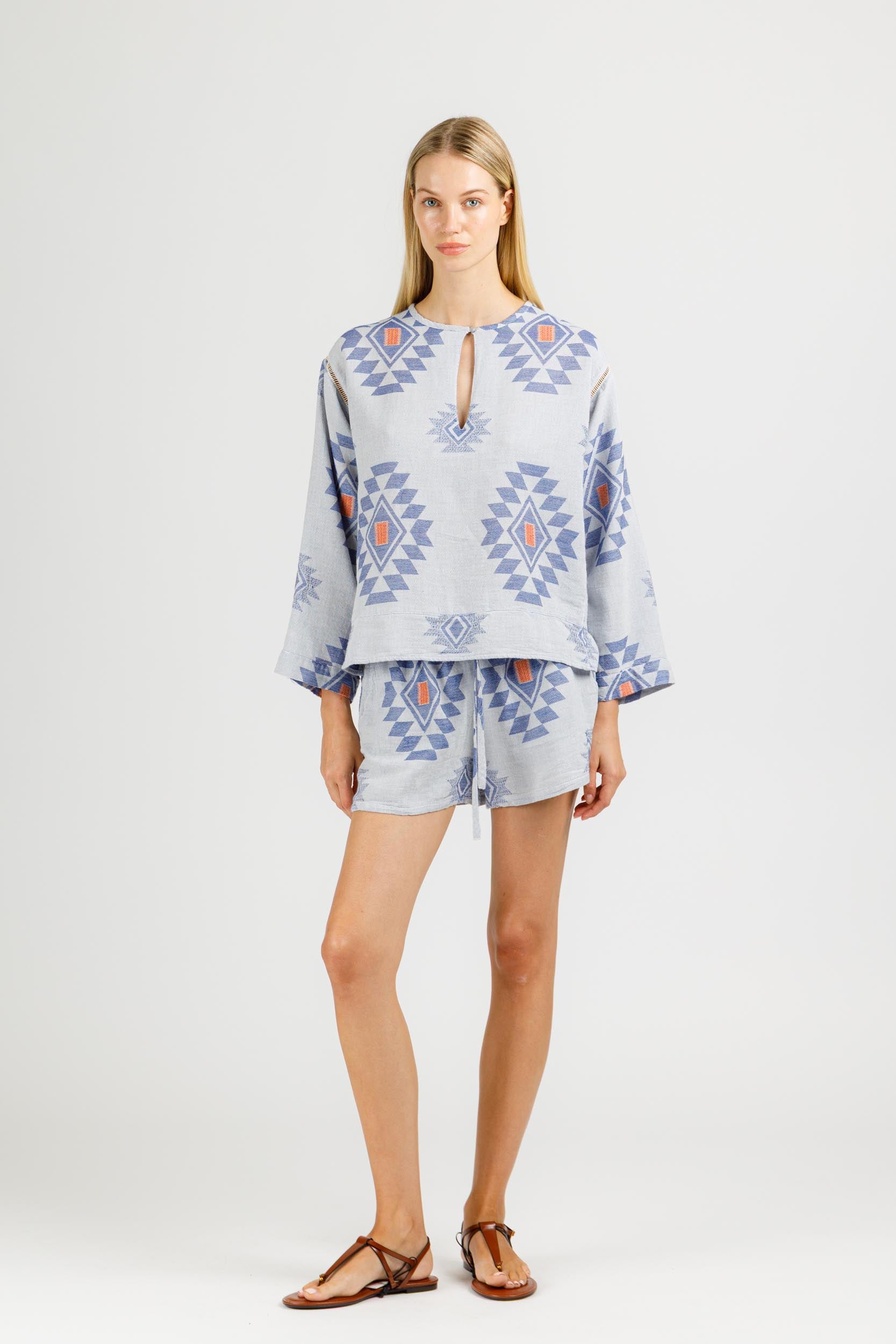 JACQUARD TOP WITH SLEEVES