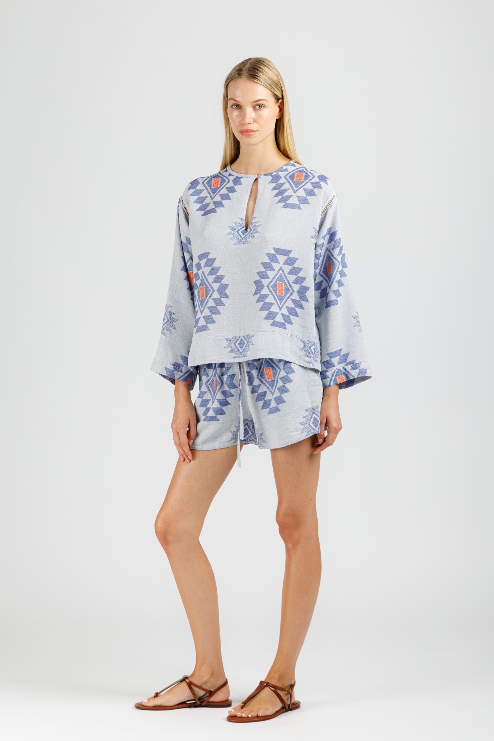 JACQUARD TOP WITH SLEEVES