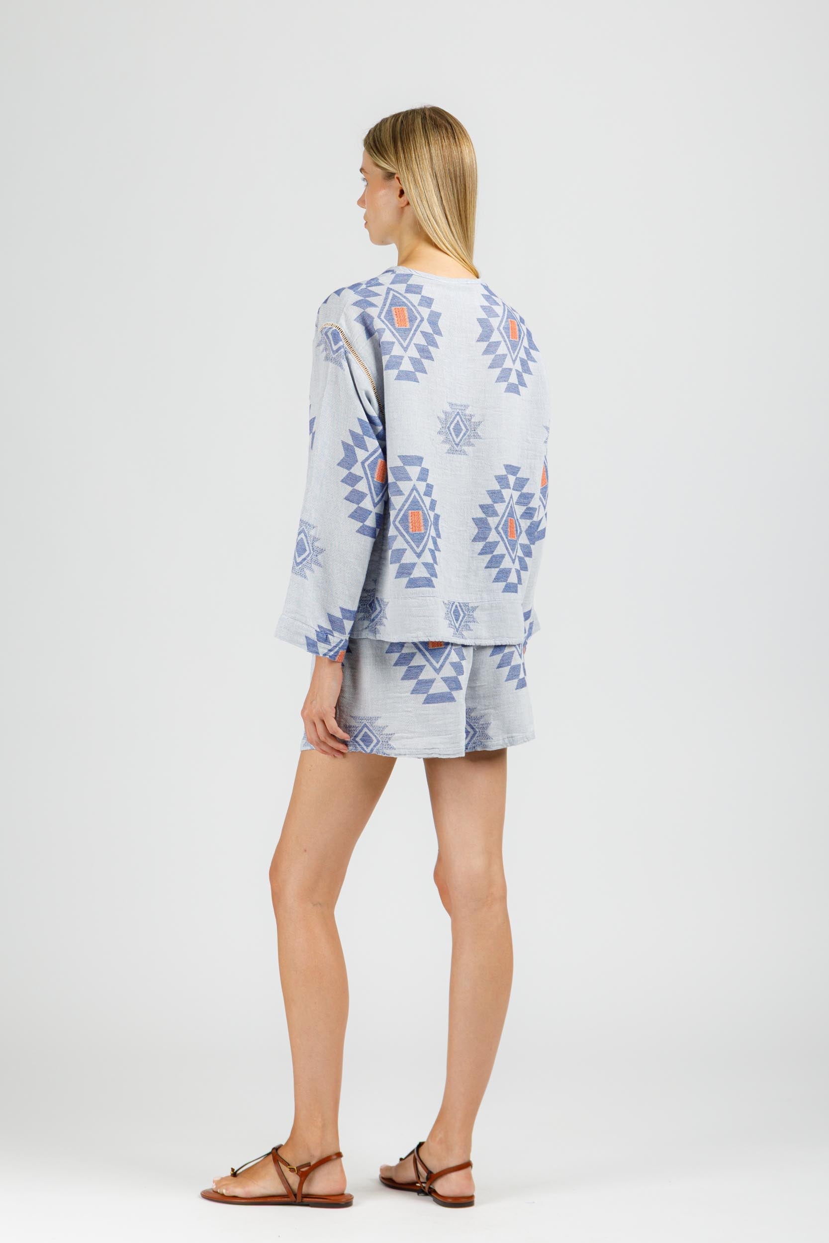 JACQUARD TOP WITH SLEEVES
