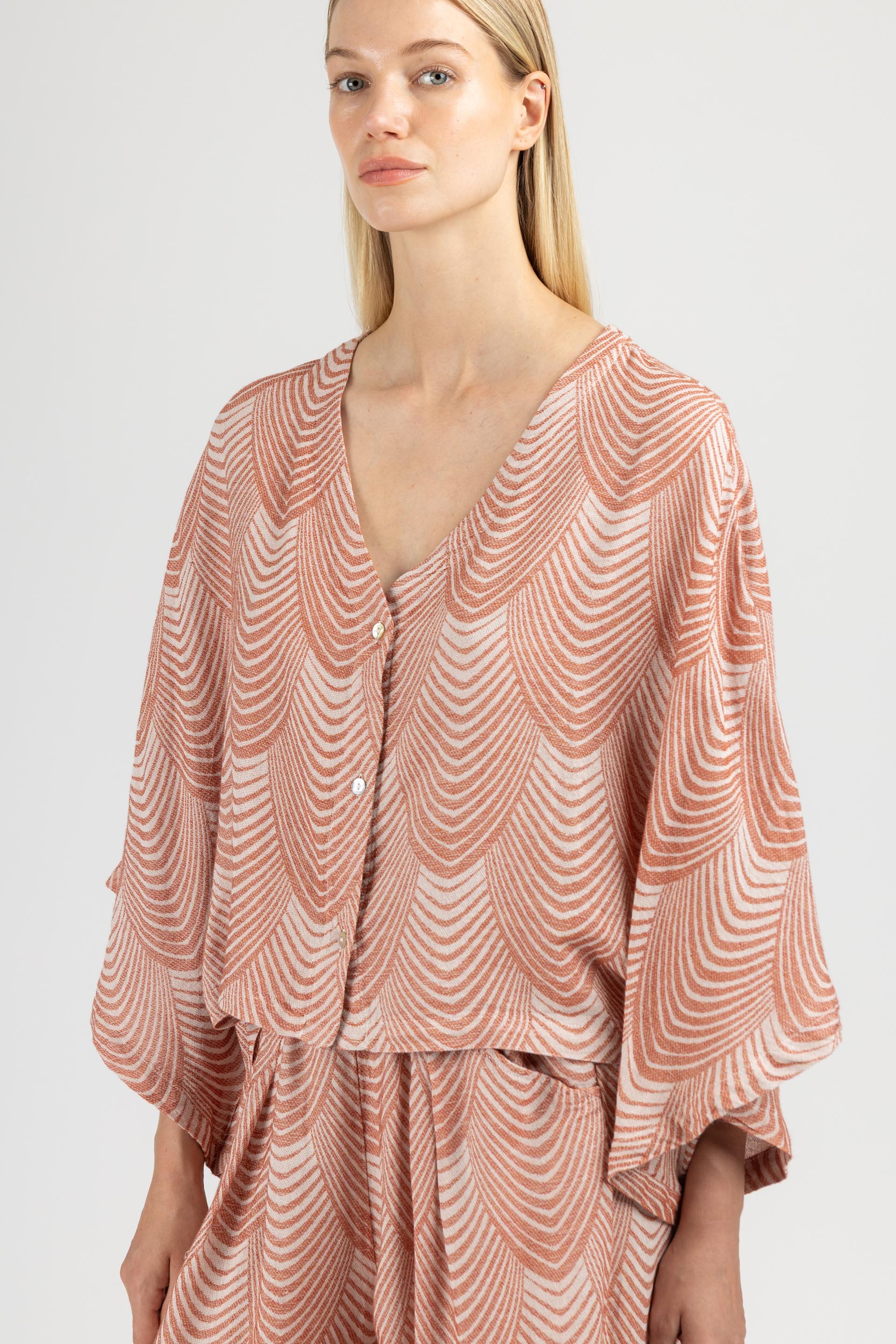 JACQUARD TOP WITH SLEEVES