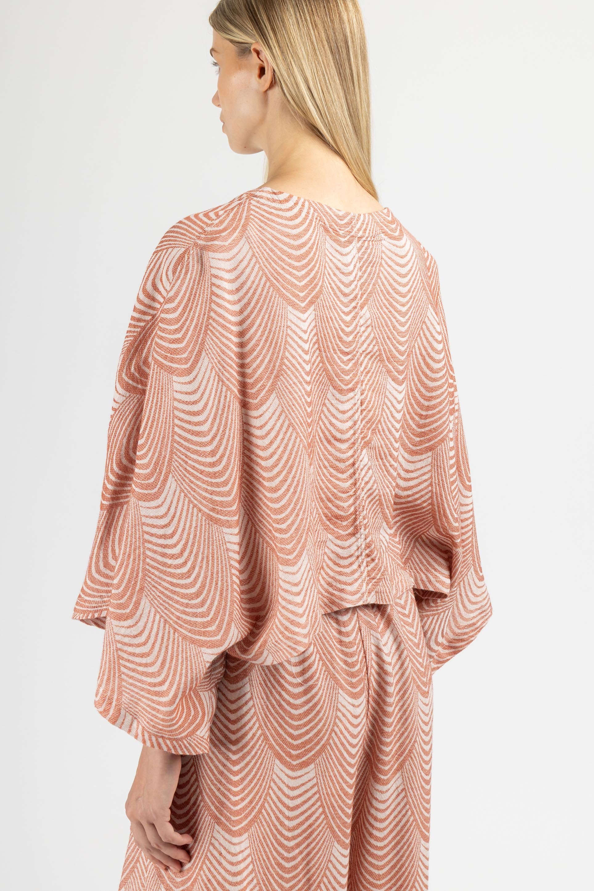 JACQUARD TOP WITH SLEEVES