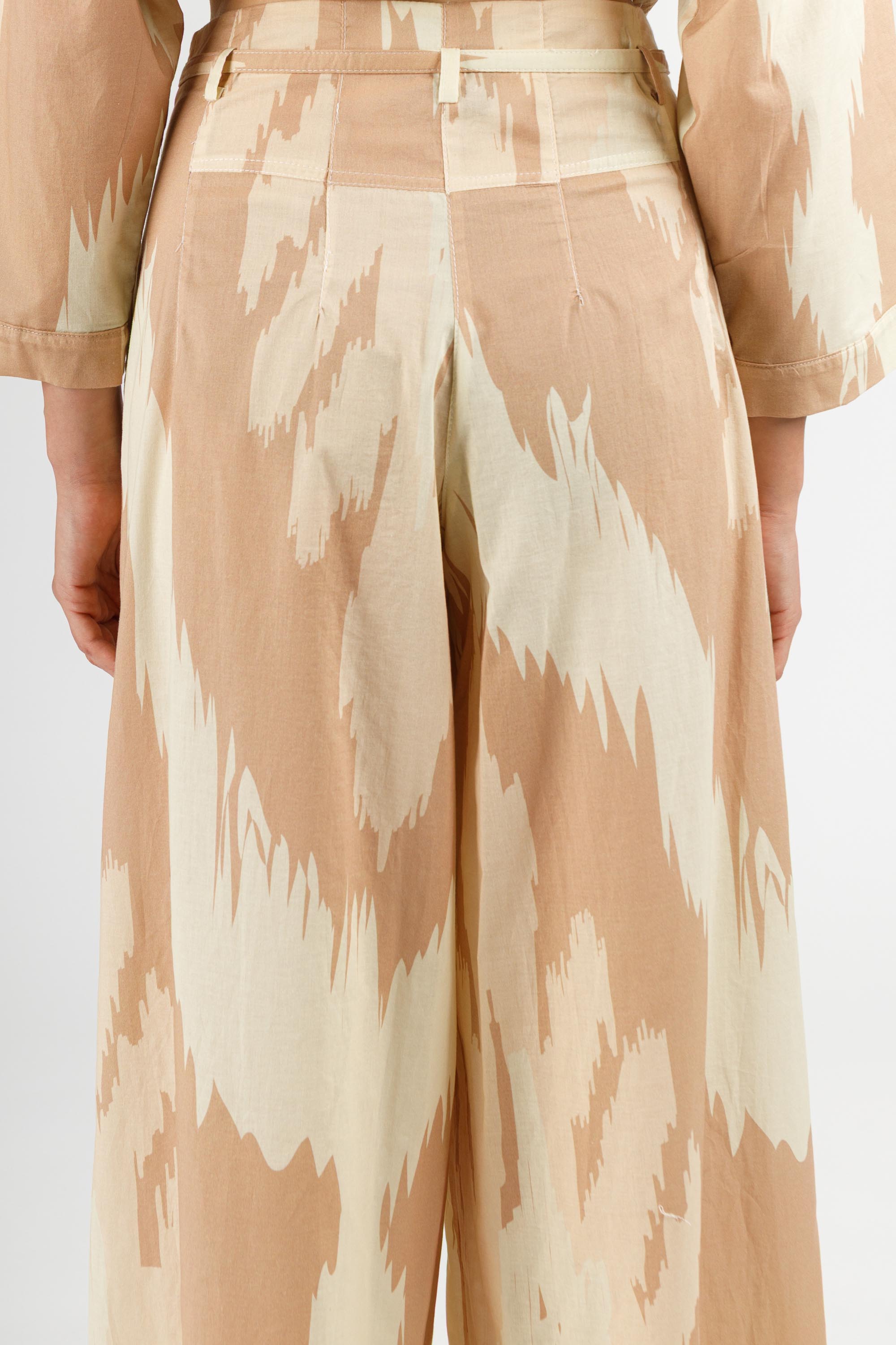 LOOSE PANTS