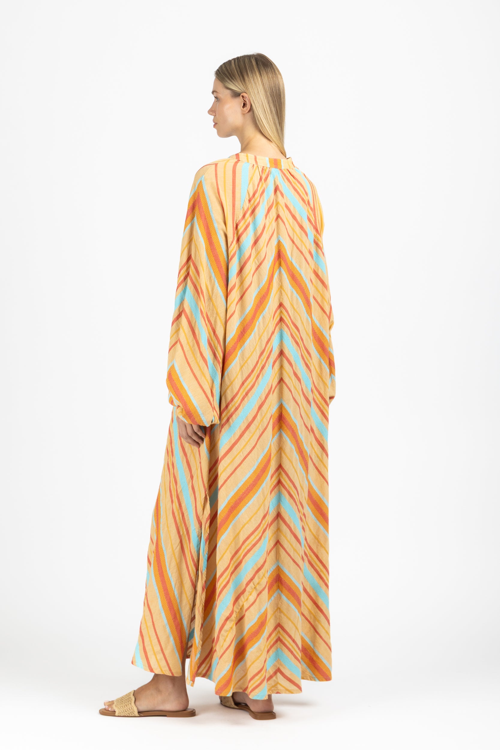 MAXI DRESS WITH SLEEVES