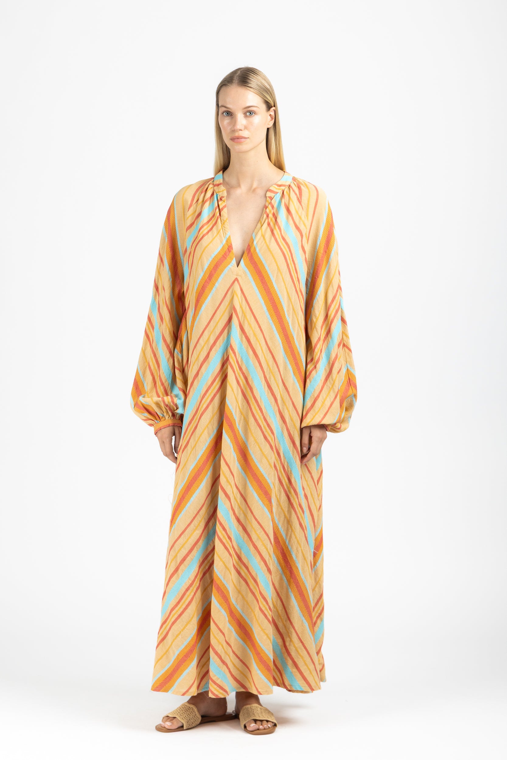 MAXI DRESS WITH SLEEVES