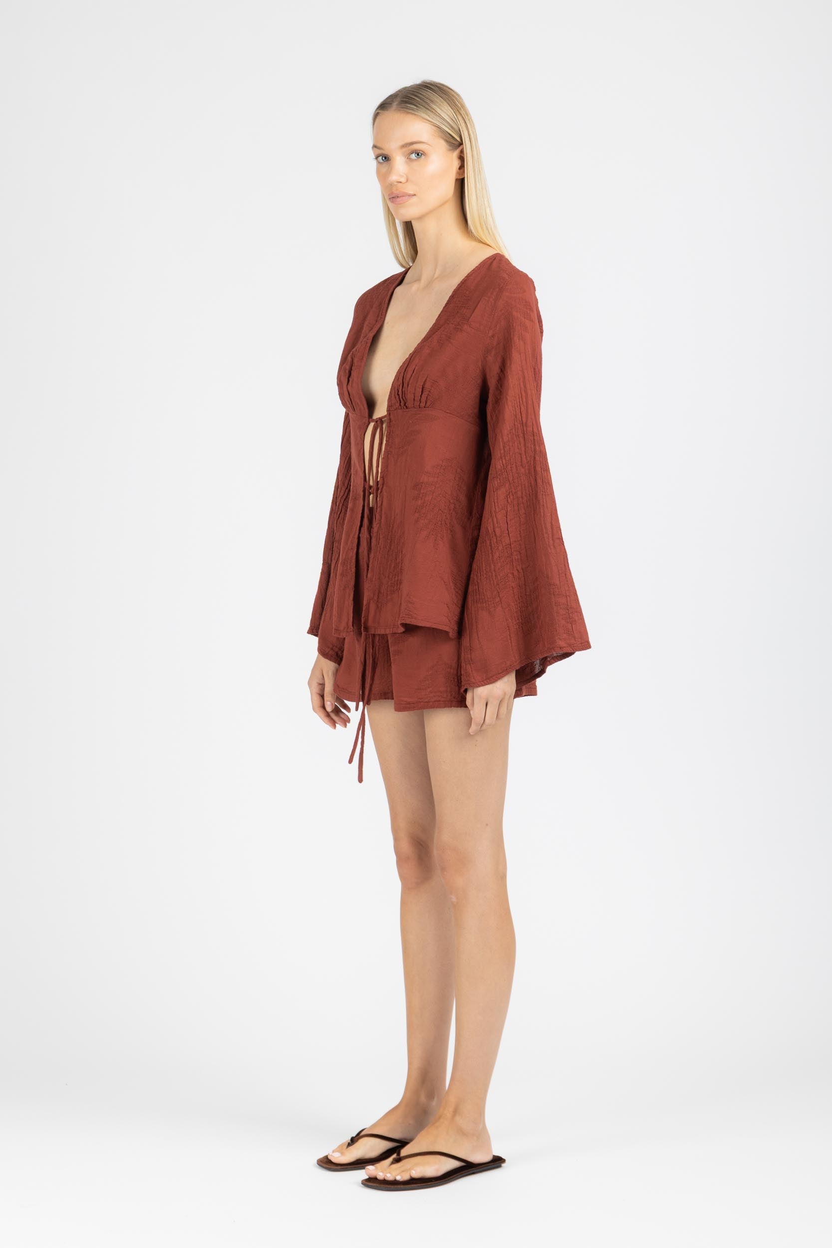 TOP WITH SLEEVES