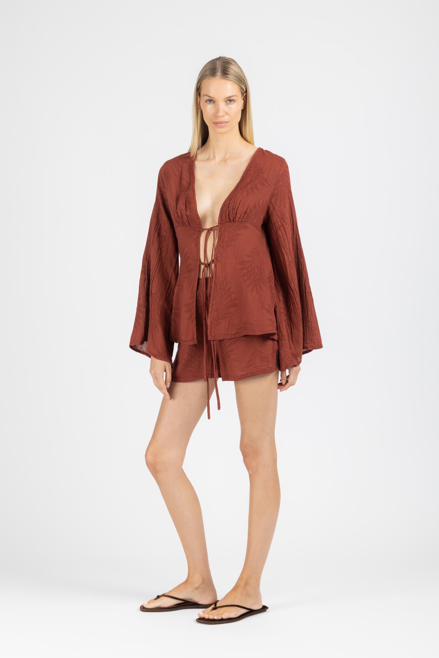 TOP WITH SLEEVES