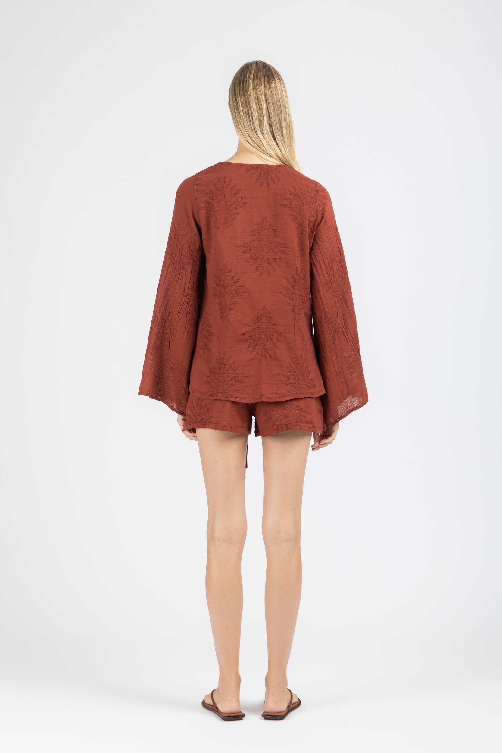 TOP WITH SLEEVES