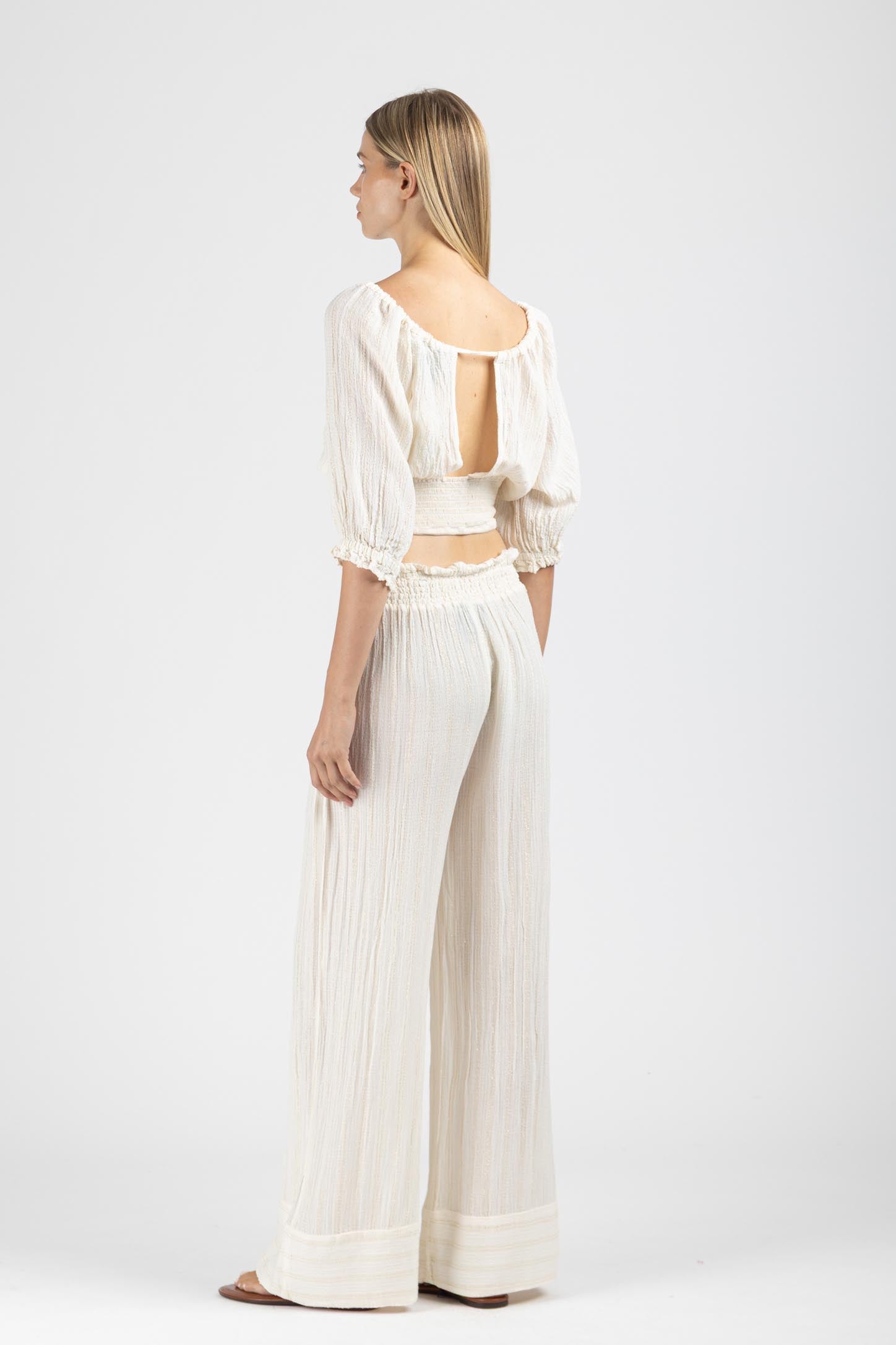 TOP WITH SLEEVES