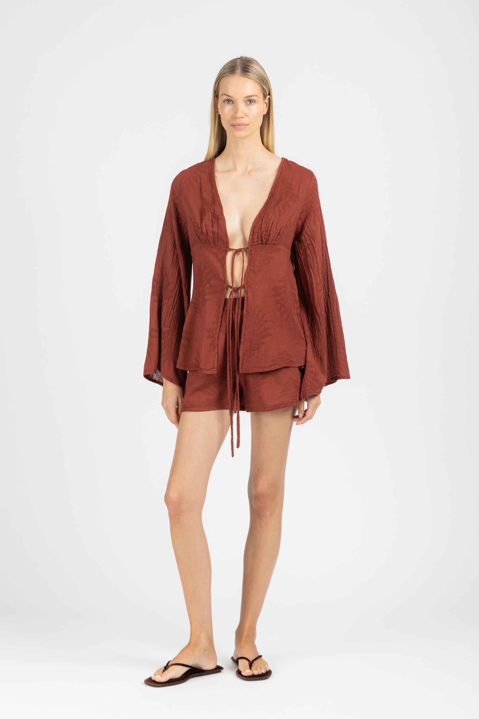 TOP WITH SLEEVES