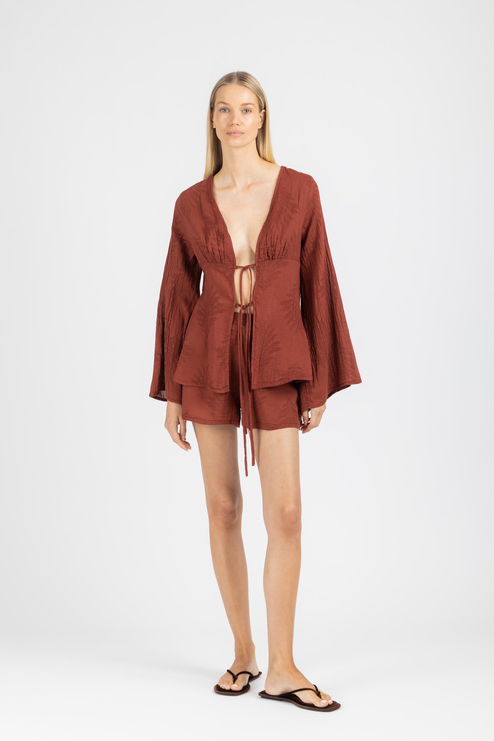 TOP WITH SLEEVES