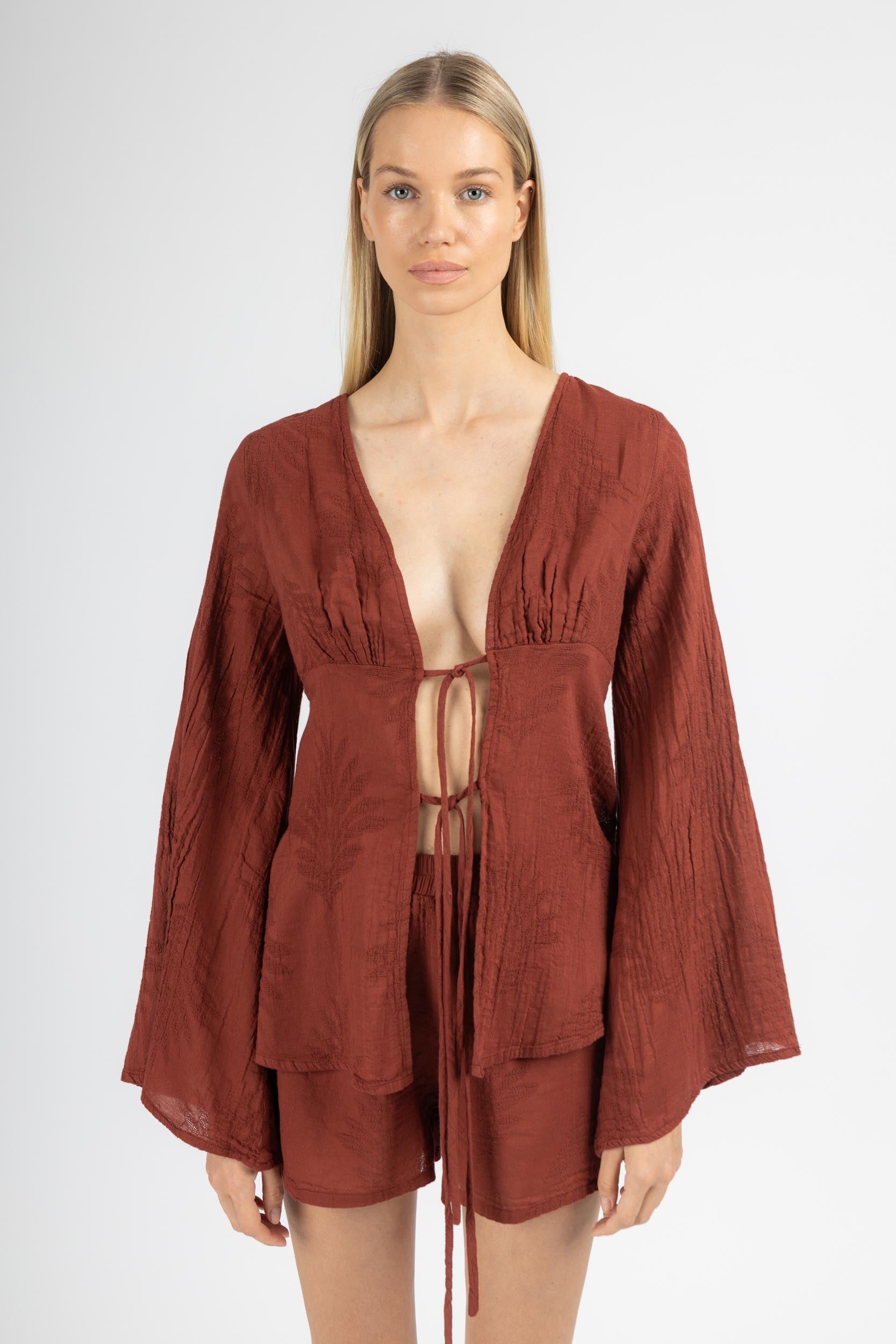 TOP WITH SLEEVES