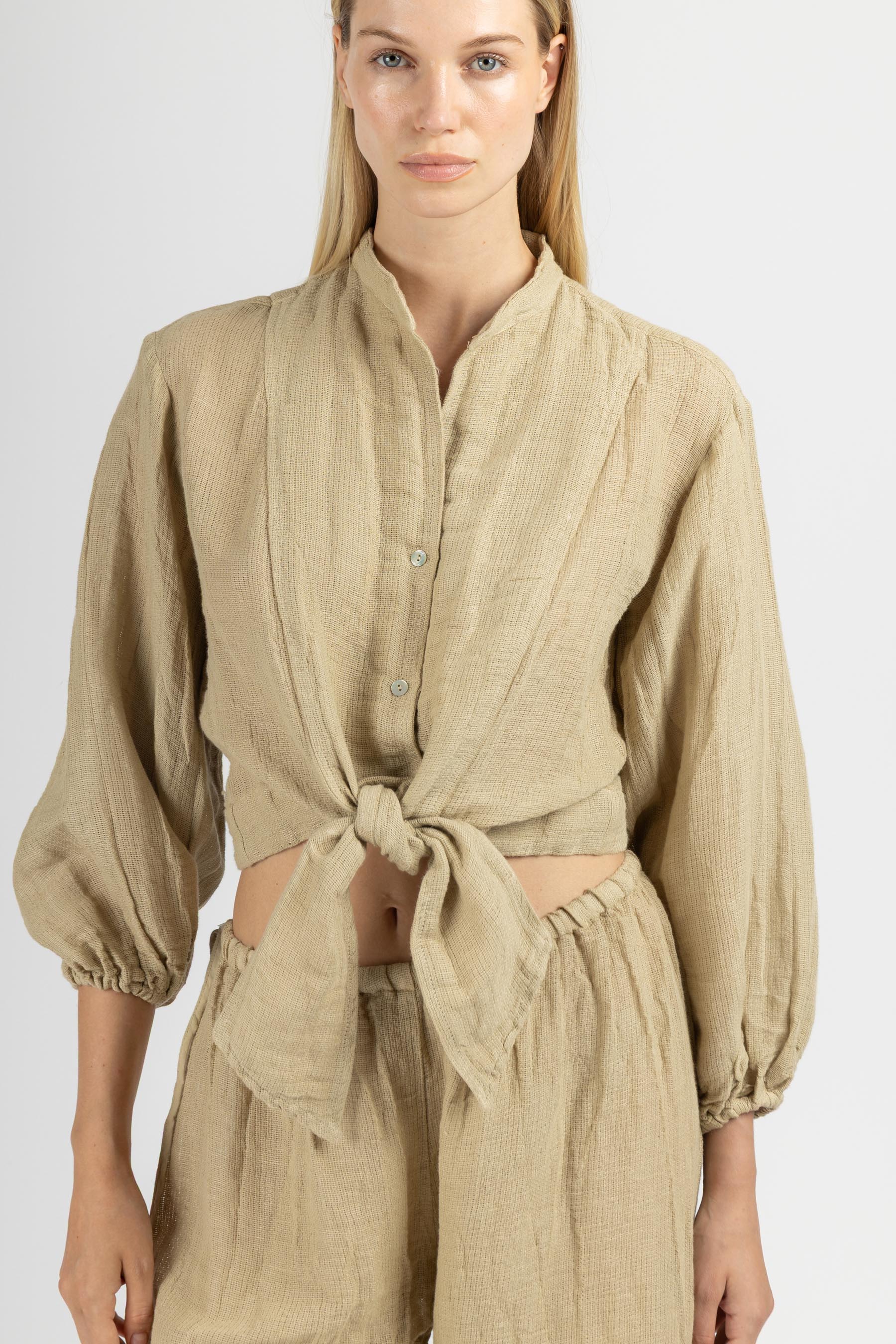 TOP WITH SLEEVES